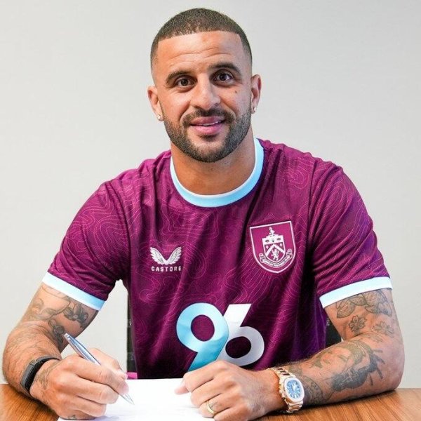 Walker: Phòng thủ vững chắc của Burnley rất ấn tượng và kế hoạch mùa giải mới của huấn luyện viên tr
