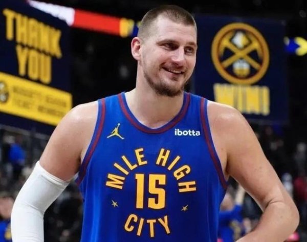 Jokic chưa thấy nó, người ch
