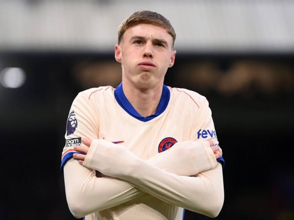 Chelsea tạo ra ba tiền vệ tr