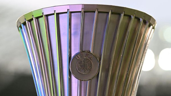 UEFA có hành động tàn nhẫn! 