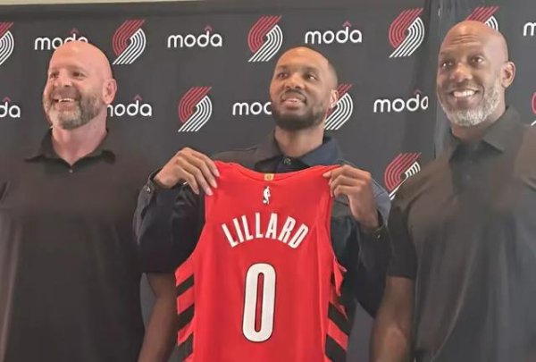 Cả Paul và Lillard đều trở v
